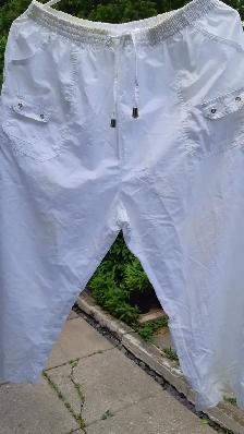 LADY WHITE SHORT (Like New)