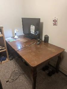 Free dining table