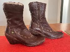 Women Boots El Naturalista size 38 , great cond.