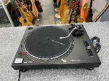 Technics SL-1200MK2 Quartz Synthesizer Direct Drive Turntable