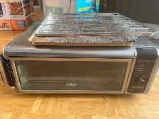 Ninja Foodi Air Fryer / Oven – $60 CAD (Move-o