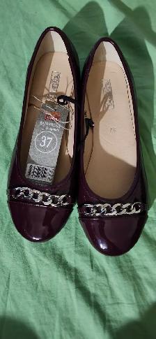 Brand NEW Women's flats Size 7 Burgundy color