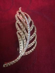 Dolce & Gabbana brooch beef broach $4 each