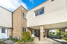 TOWN HOUSE FOR SALE IN TORONTO