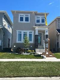 STUNNING SHOW HOME AVAILABLE FOR QUICK POSSESSION $549,900