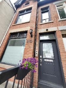 May 1 – Aug 31 | 2 Bedroom | Downtown Toronto | Student Discount