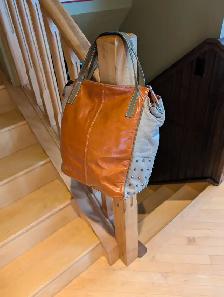 Like New Large Size 'Innue' Italian Leather Bag