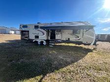 2016 Grand Design Reflection Bunk House w/full winter skirting!