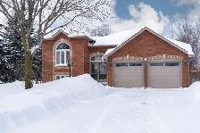 Move-in Ready Raised Bungalow in West Wasaga Beach