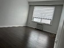 Spacious and bright 2 Bedroom Apartment in Royal York & Mimico