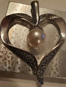 Valentine's Dramatic Giant Heart Pearl Pendant Vintage New Cond