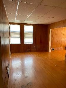 Vintage 1 Bedroom plus Den Great Location