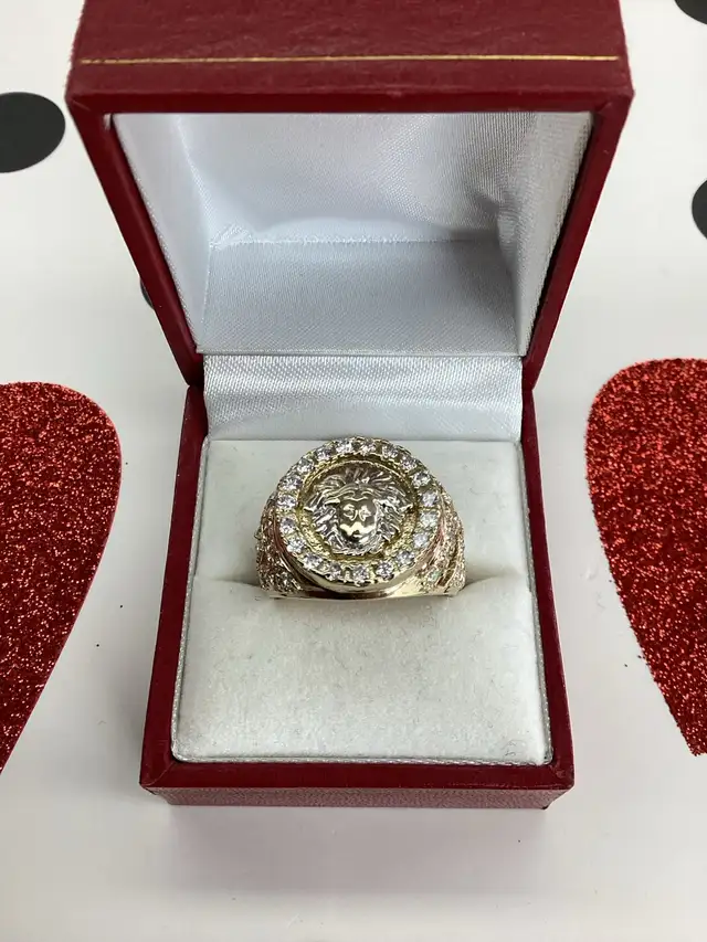 bague en or massive médusa