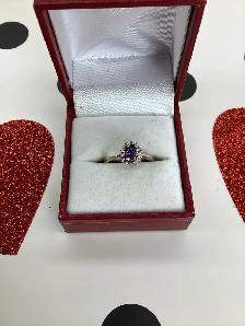 bague en or avec pierre violette