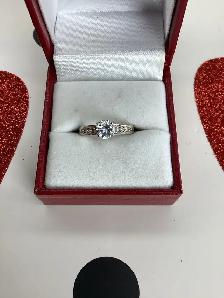 bague en or blanc 14k