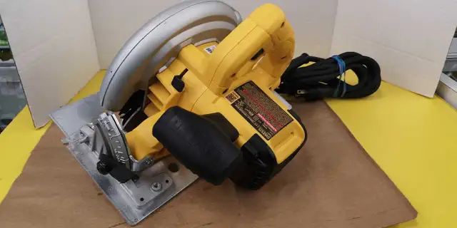 Scie Circulaire Dewalt