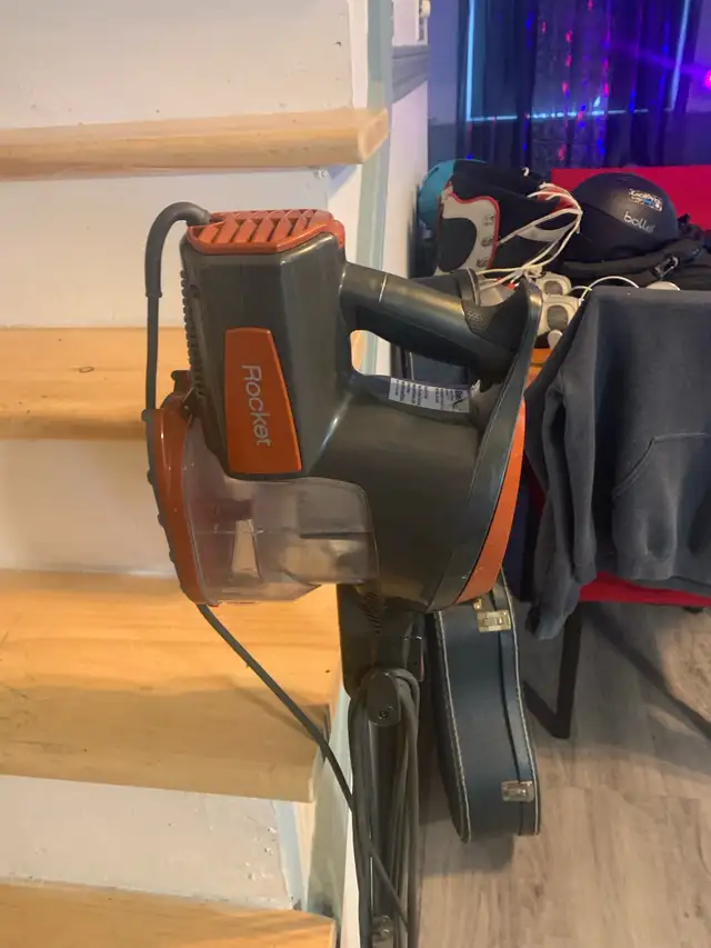 Aspirateur Rocket à vendre (prise de courant)