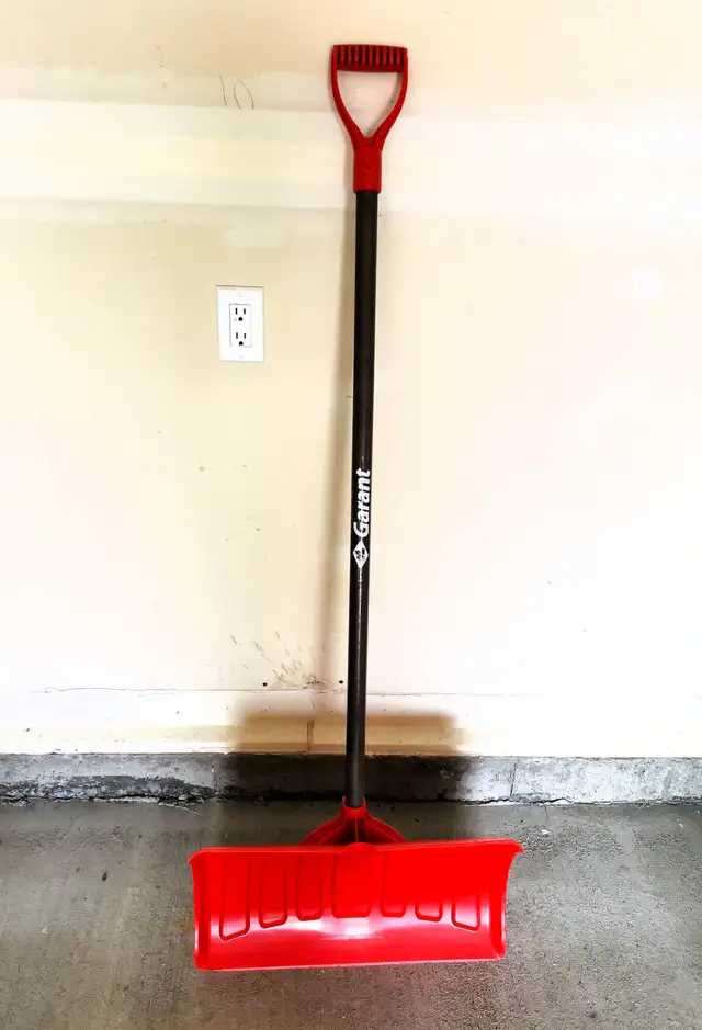 20 Inch Polypropylene Snow Shovel