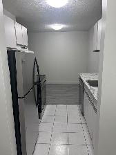Mar1/1 Br / Large/ 750sf /Updated/ Balcony / Includes Parking