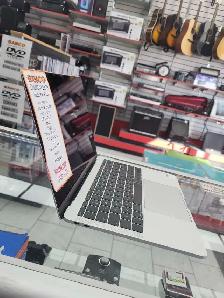 Apple MacBook Pro - Photo 2