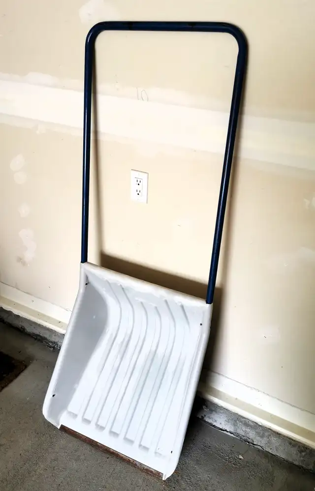 New 24-In Polyethylene Sleigh Snow Pusher