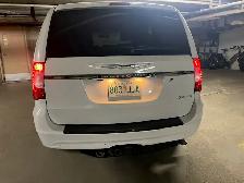 Wheelchair assist lift van - Photo 3