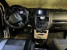 Wheelchair assist lift van - Photo 5