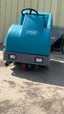 Tennant T-15 Commercial Cleaning Machine for Sale - Photo 4