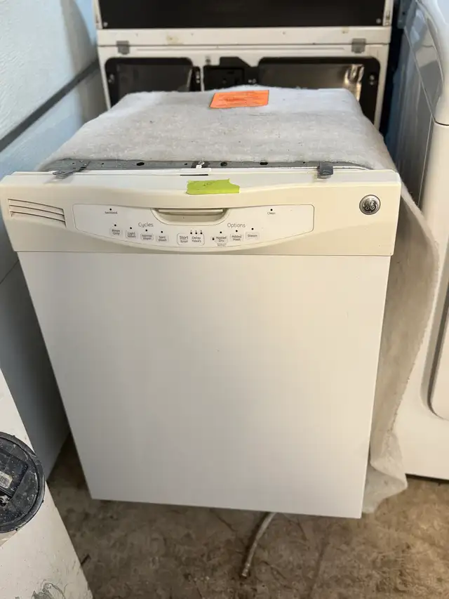 lave-vaisselle Ge tres bon état avec livraison ( garantie)