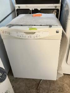 lave-vaisselle Ge tres bon état avec livraison ( garantie)