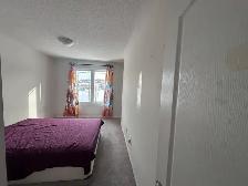 Large Room for rent in townhouse (Barrie - Mapleview & Essa)