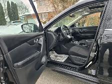 2017 Nissan Rogue AWD 4dr SV Panoramic Sunroof, Heated Seats, Re - Photo 12