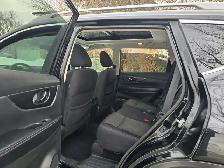 2017 Nissan Rogue AWD 4dr SV Panoramic Sunroof, Heated Seats, Re - Photo 14