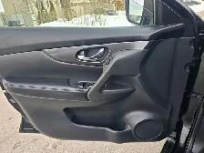 2017 Nissan Rogue AWD 4dr SV Panoramic Sunroof, Heated Seats, Re - Photo 24