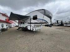 Arcadia 29' Long Fifth Wheel, Roomy and Comfortable! Boat Length