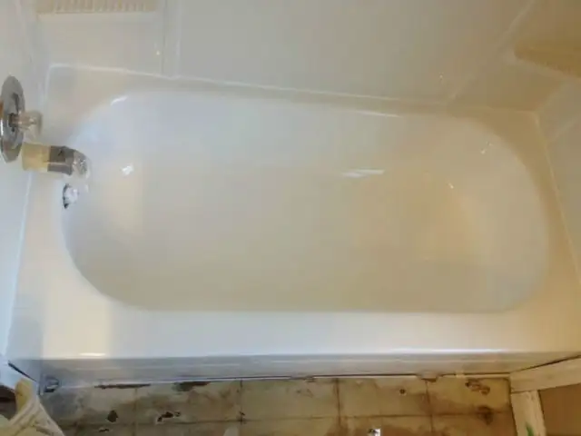 BATHTUB REFINISHING TILE REGLAZING BATHTUB RESURFACING TILES ETC