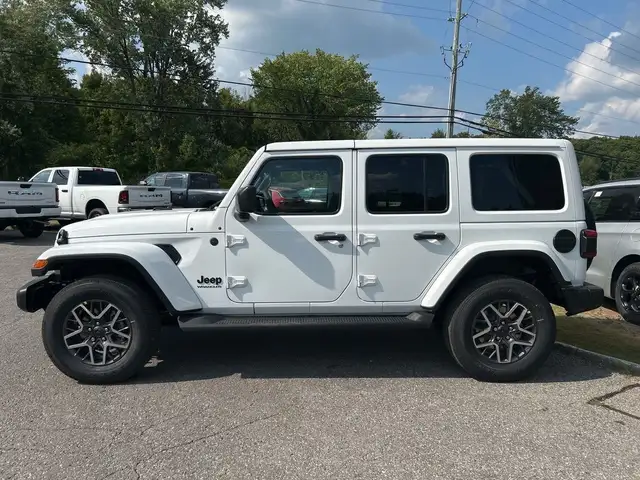 2025 Jeep Wrangler 4-Door Sahara - Photo 4