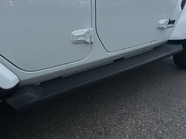 2025 Jeep Wrangler 4-Door Sahara - Photo 10