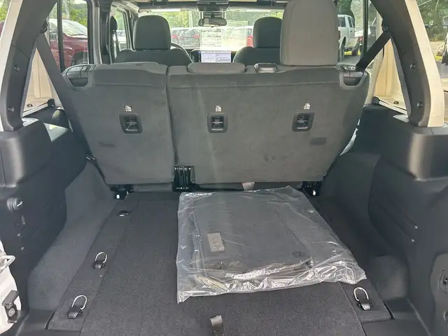 2025 Jeep Wrangler 4-Door Sahara - Photo 12