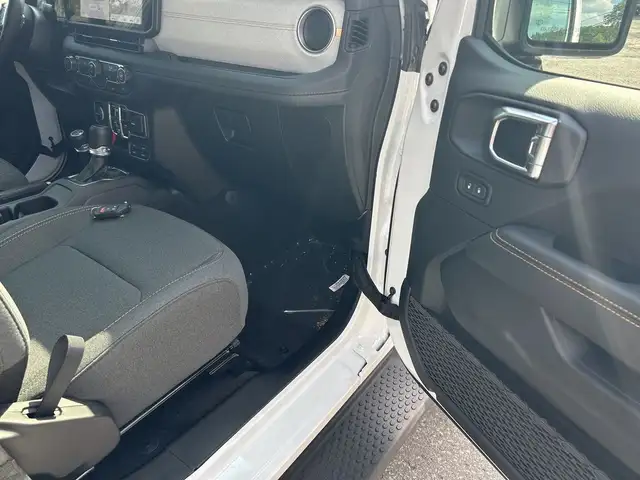 2025 Jeep Wrangler 4-Door Sahara - Photo 13
