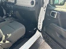 2025 Jeep Wrangler 4-Door Sahara - Photo 13