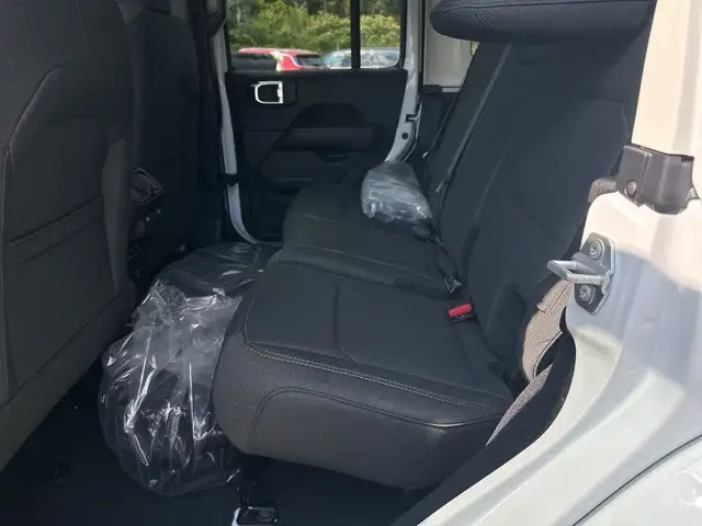 2025 Jeep Wrangler 4-Door Sahara - Photo 16