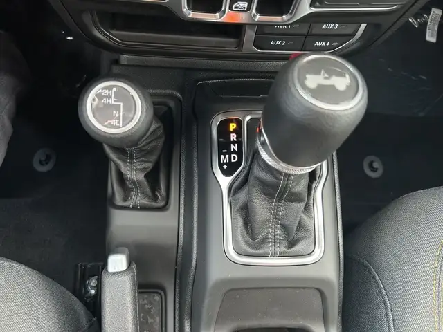 2025 Jeep Wrangler 4-Door Sahara - Photo 22