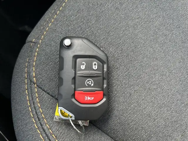 2025 Jeep Wrangler 4-Door Sahara - Photo 23