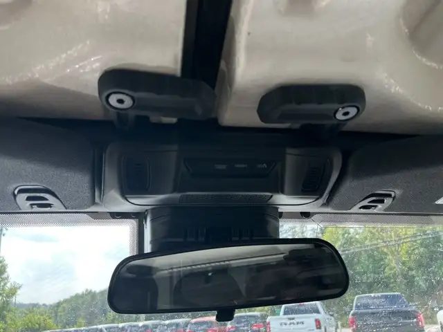 2025 Jeep Wrangler 4-Door Sahara - Photo 24