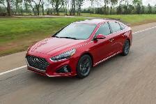 2018 Hyundai Sonata Sport | Leather | Sunroof | CarPlay | Revers