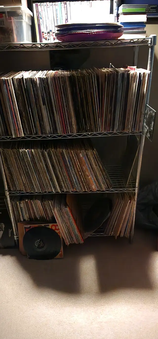 Country Albums, lots of titles, priced well