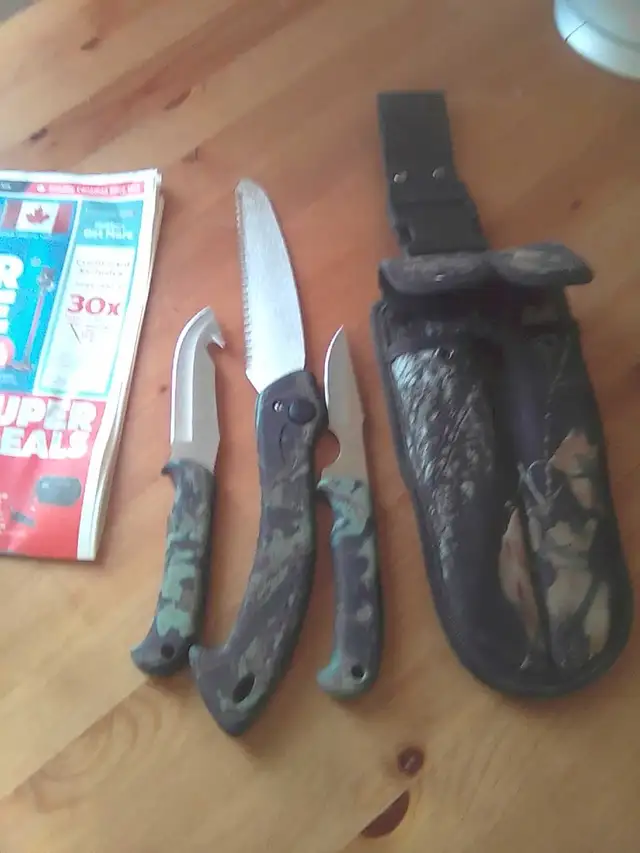 Hunting knives set of 3 new in camo belt sheath