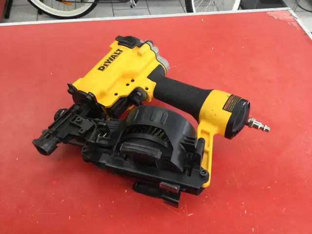 Cloueuse pneumatique DeWalt