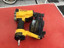 Cloueuse pneumatique DeWalt - Photo 4